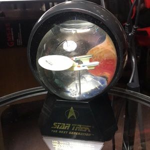 Star Trek The Next Generation 1993 Snow Globe